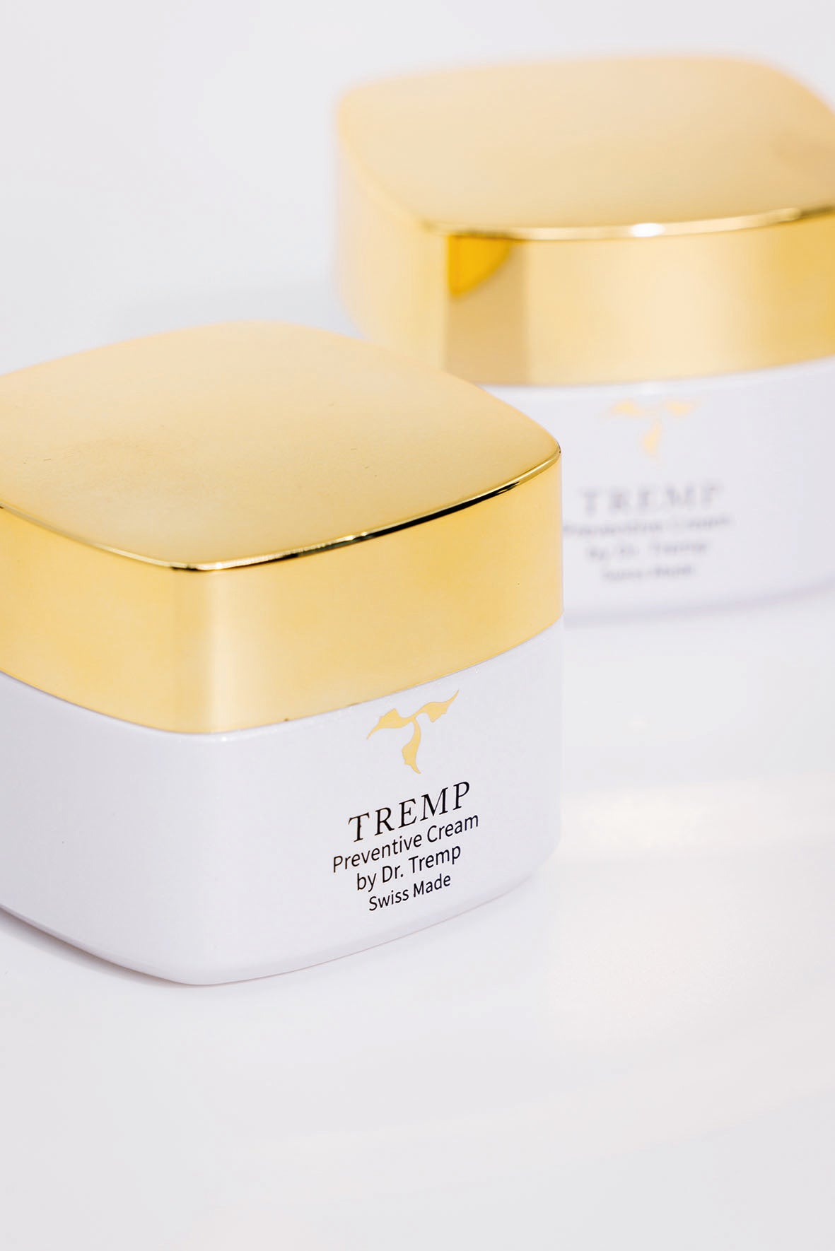 TREMP Barrier Cream – Tiegel seitlich Detailansicht Golddeckel 